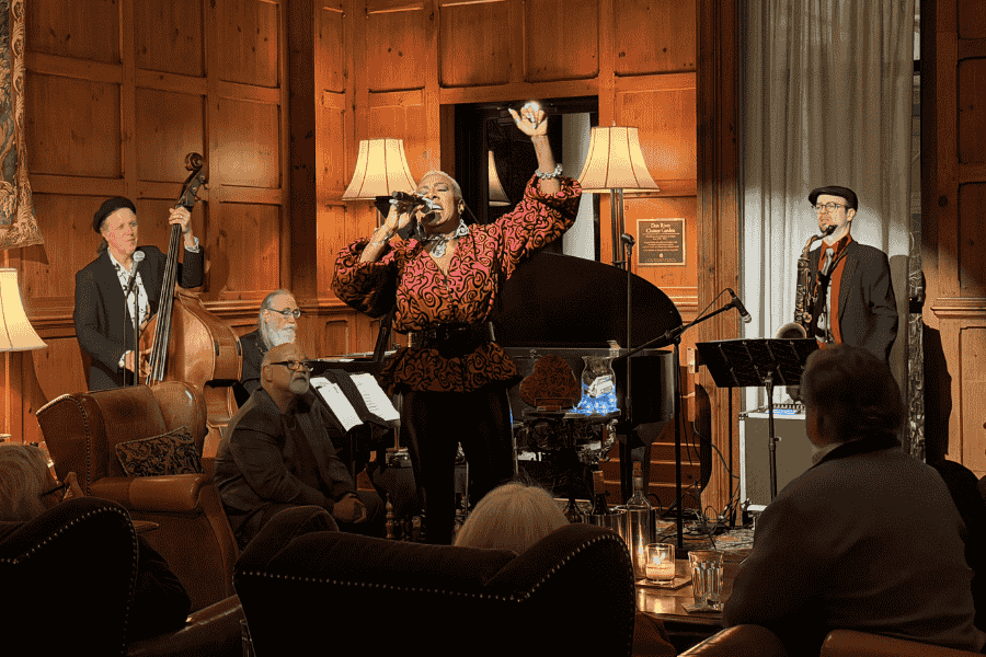Alyson_Williams Alyson Williams sings jazz at O.Henry Hotel.